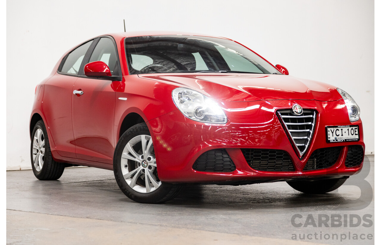 2/2015 Alfa Romeo Giulietta Progression Hatchback Alfa Red Turbo 1.4L