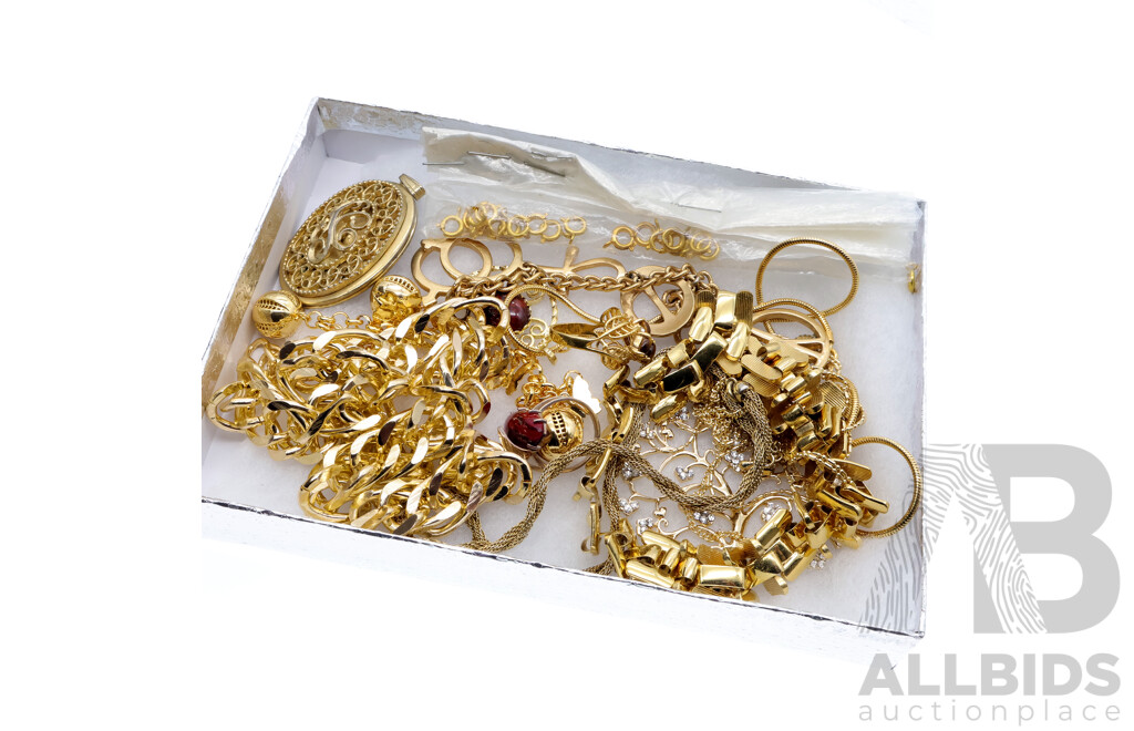 Collection of Vintage Quality Gold Tone/gold Plated Jewellery Items