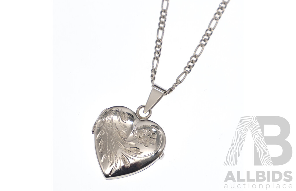 9ct White Gold 20mm Heart Shaped Locket on 9ct Figaro 3+1 Chain, 50cm, 8.98 Grams