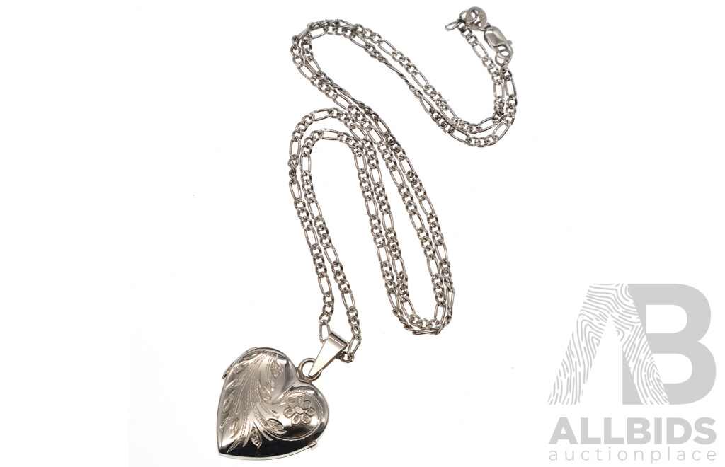 9ct White Gold 20mm Heart Shaped Locket on 9ct Figaro 3+1 Chain, 50cm, 8.98 Grams