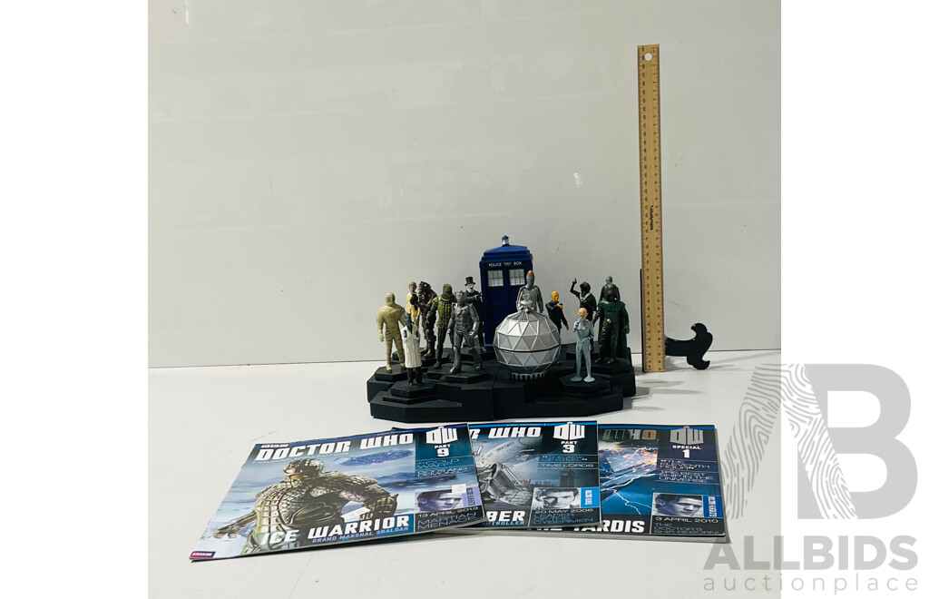 Collection of Doctor Who Figurine Collection Figures and Some Accompanying Magazines Including the Tardis, Cyber Controller and More