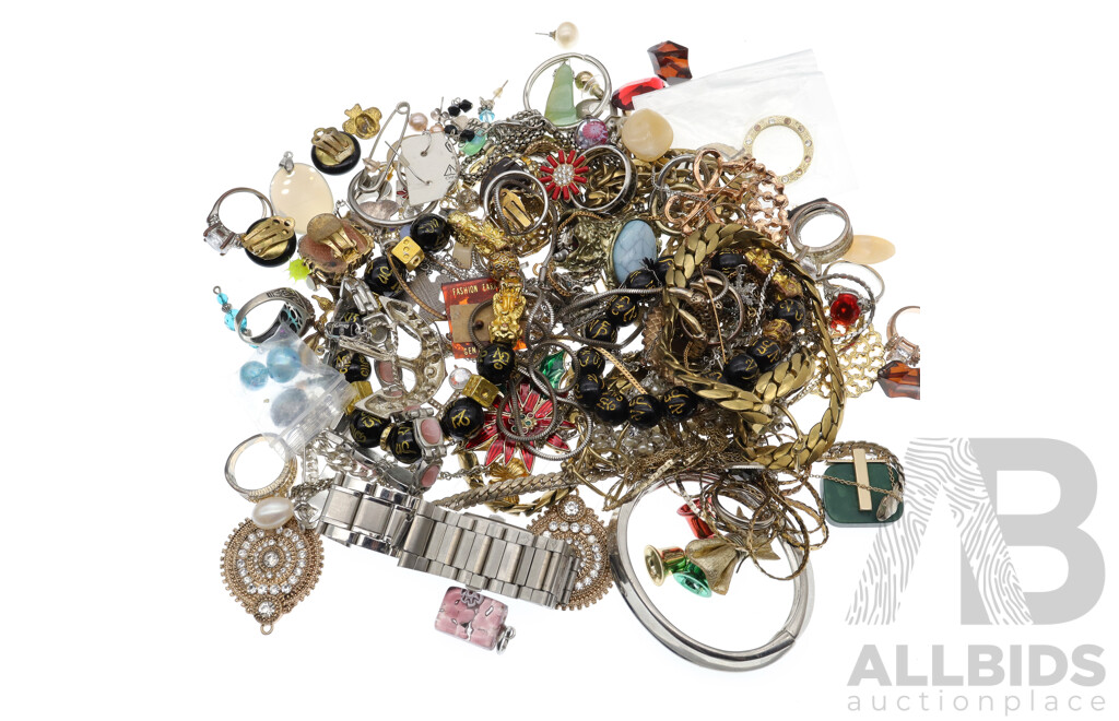 Large Assortment of Mixed Jewellery Items Including Sterling Silver, Gold Plated, Gem and Paste Stone Pieces