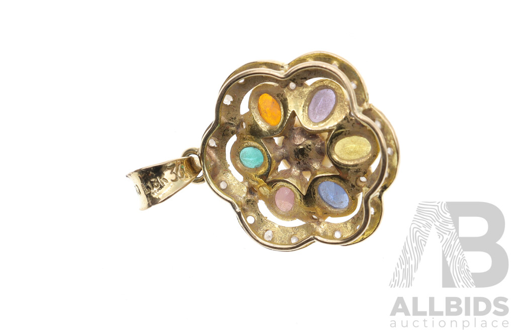 18ct Flower Pendant with Freshwater Button Pearl and Other Gemstones, 25mm Diameter, 6.34 Grams