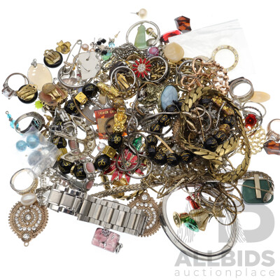 Large Assortment of Mixed Jewellery Items Including Sterling Silver, Gold Plated, Gem and Paste Stone Pieces