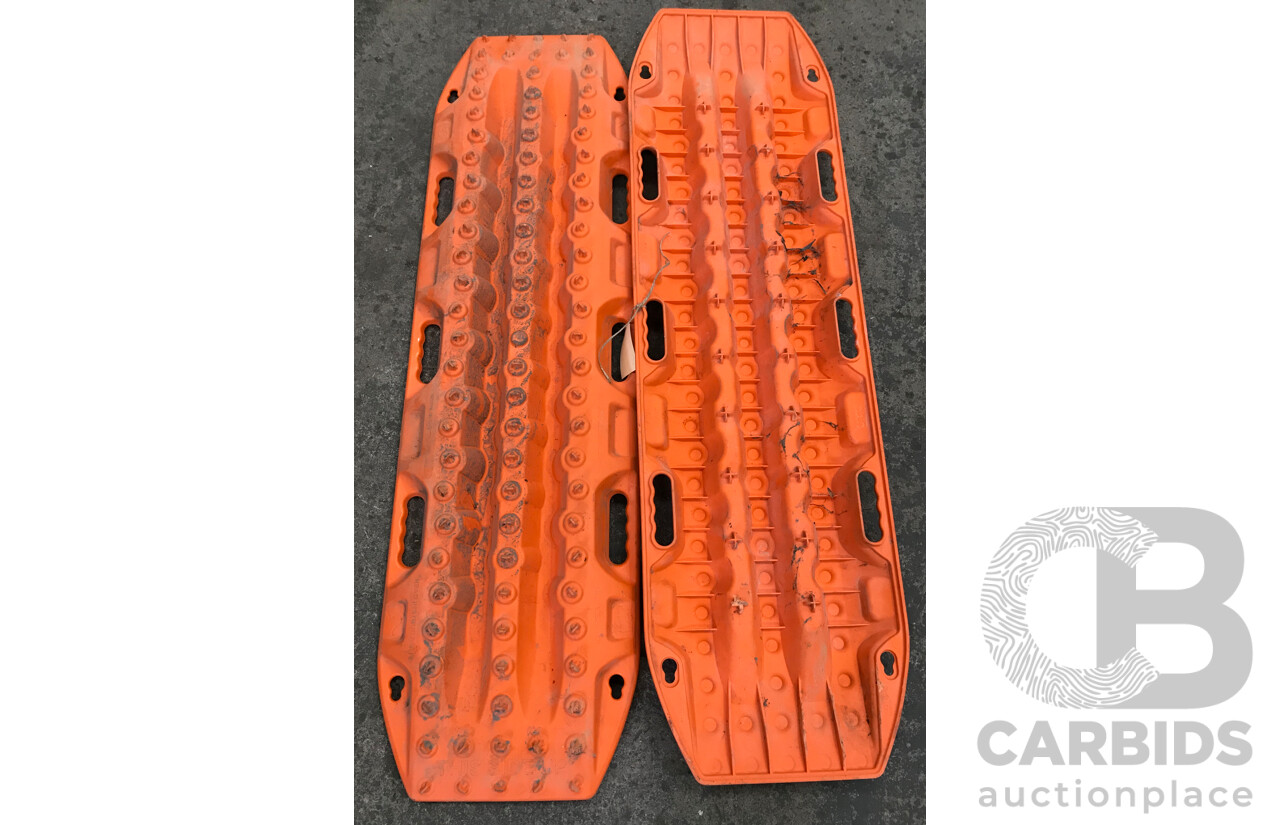 Pair of MAXTRAX Signature Orange Recovery Boards