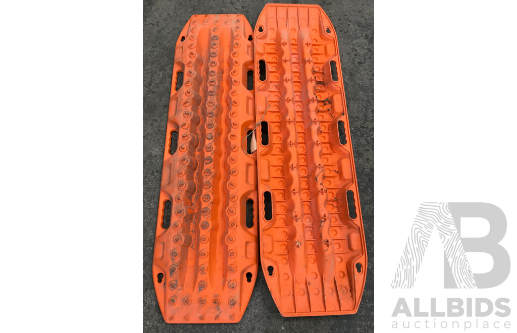 Pair of MAXTRAX Signature Orange Recovery Boards