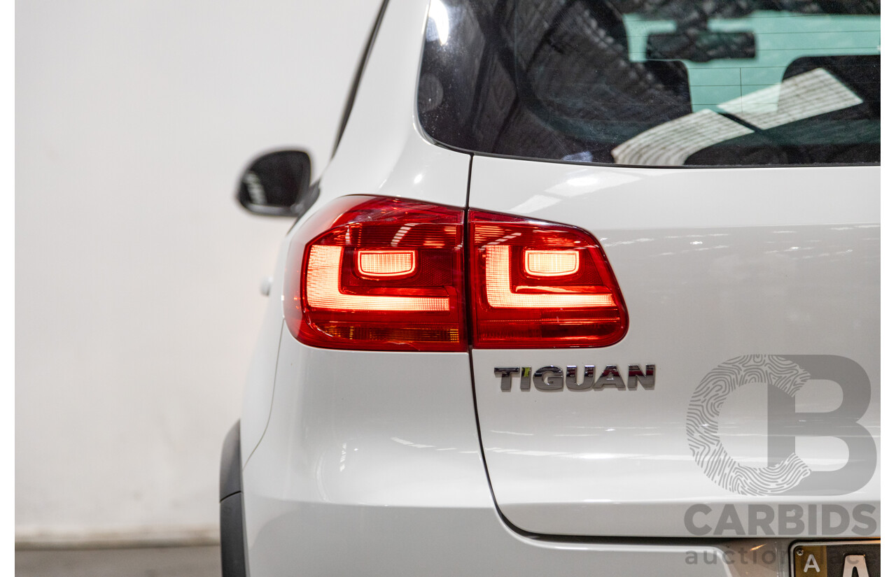 9/2015 Volkswagen Tiguan 155 TSI R-Line (AWD) 5NC MY15 4d Wagon Pure White Turbo 2.0L