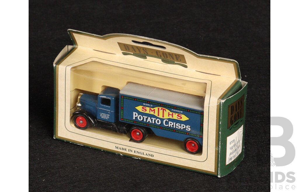 Dinky Diecast 1939 Triumph Dolomite, 1:43 Scale Days Gone 1935 Three Ton Truck, Guiness Double Decker Busses, 1:76 Scale