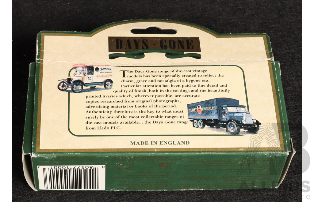 Dinky Diecast 1939 Triumph Dolomite, 1:43 Scale Days Gone 1935 Three Ton Truck, Guiness Double Decker Busses, 1:76 Scale
