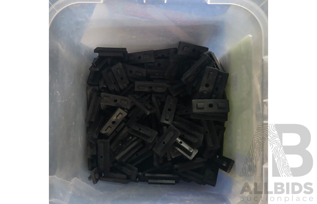 Large Selection of Composite Decking & Clips