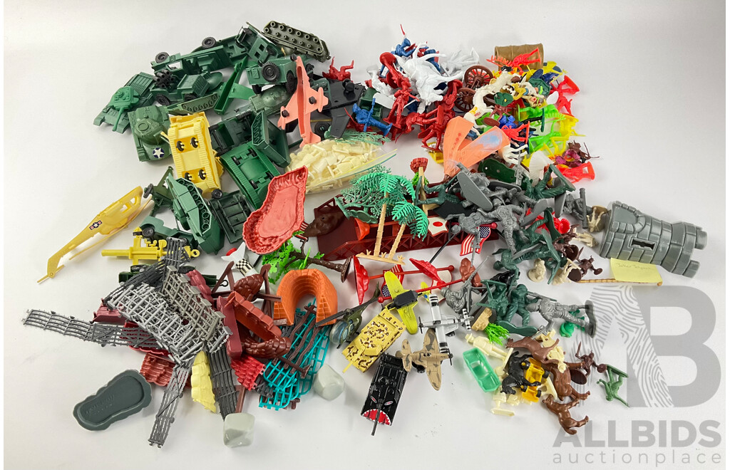 Large Collection of Vintage Plastic Army, Warrior and Viking Figures, Farm Animals, Military Vehicles and More - Approximately 1.3 Kilograms