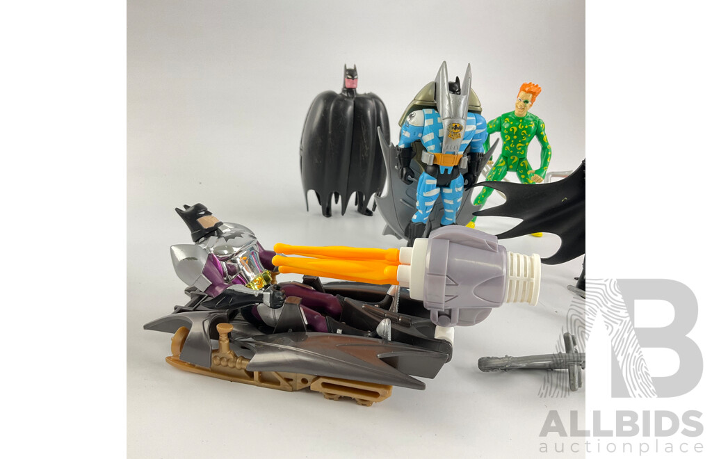 Collection of 1990's Batman Figures Including Future, Air Assault, Snow Tracker, Radar Scope, Lightning Strike, Silver Defender, Total Armour, Viking, Samurai,  'The Riddler' and Vintage Tin Badge