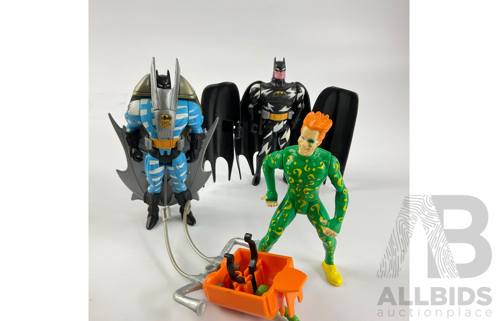 Collection of 1990's Batman Figures Including Future, Air Assault, Snow Tracker, Radar Scope, Lightning Strike, Silver Defender, Total Armour, Viking, Samurai,  'The Riddler' and Vintage Tin Badge