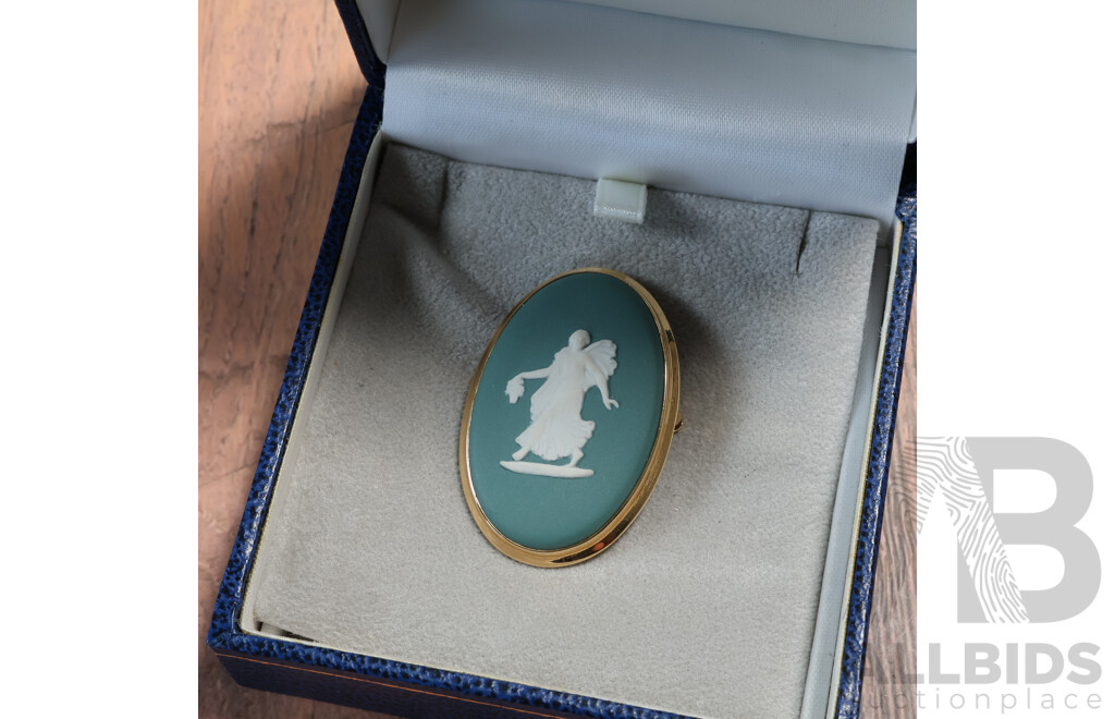 Wedgewood Vintage Green Cameo Brooch, Gold Tone, in Original Presentation Box