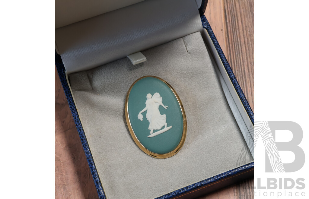 Wedgewood Vintage Green Cameo Brooch, Gold Tone, in Original Presentation Box