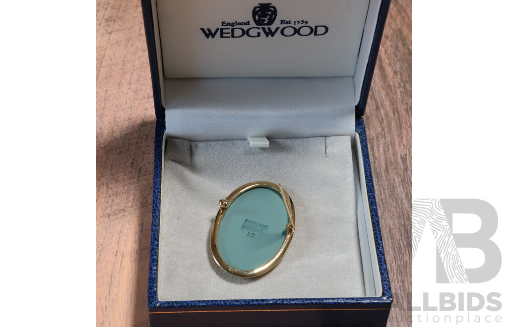 Wedgewood Vintage Green Cameo Brooch, Gold Tone, in Original Presentation Box