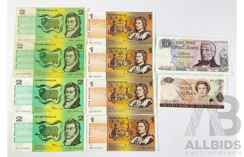 Four Australian 1985 Two Dollar Notes R89 Johnston/Fraser, Four 1982 One Dollar Notes R78 Johnston/Stone, New Zealand One Dollar QE2, Argentina Five Peso Note