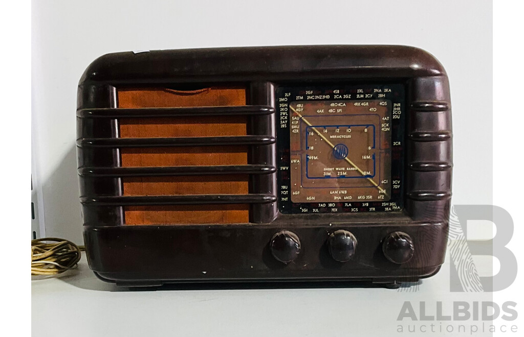 Vintage AWA Model 510 Radio