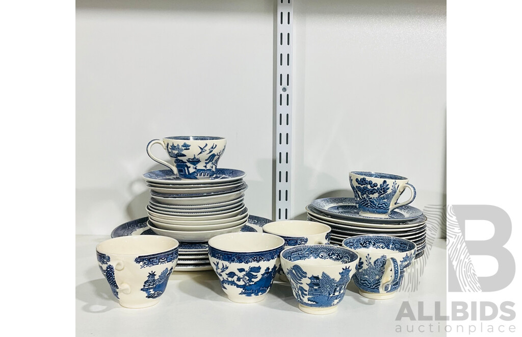 Collection of Willow-pattern Plates, Saucers and Teacups From Crown Clarence Staffordshire, Johnson Bros, Wedgewood and More