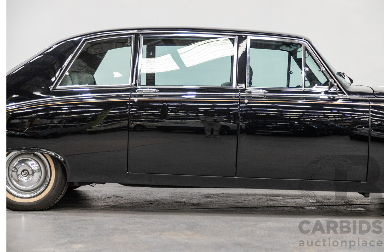 12/1988 Daimler DS420 4d Limousine Black w Gold Stripe 4.2L - 7 Seater