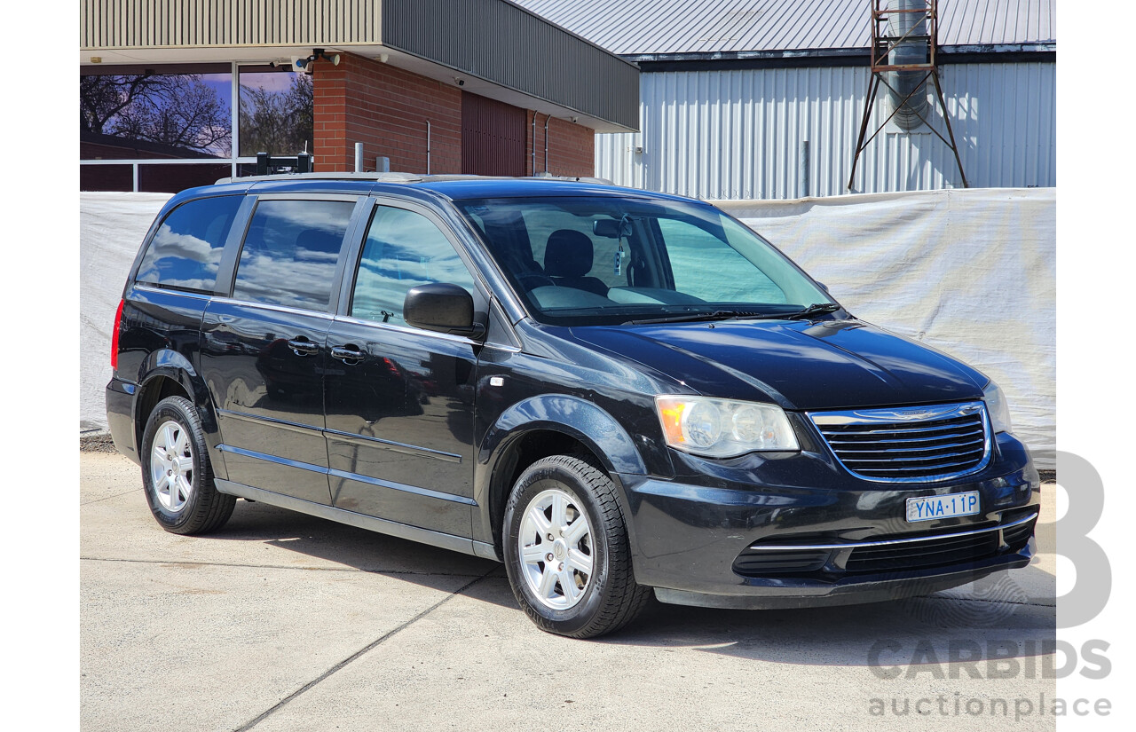 4/2013 Chrysler Grand Voyager LX RT MY13 4d Wagon Black 2.8L