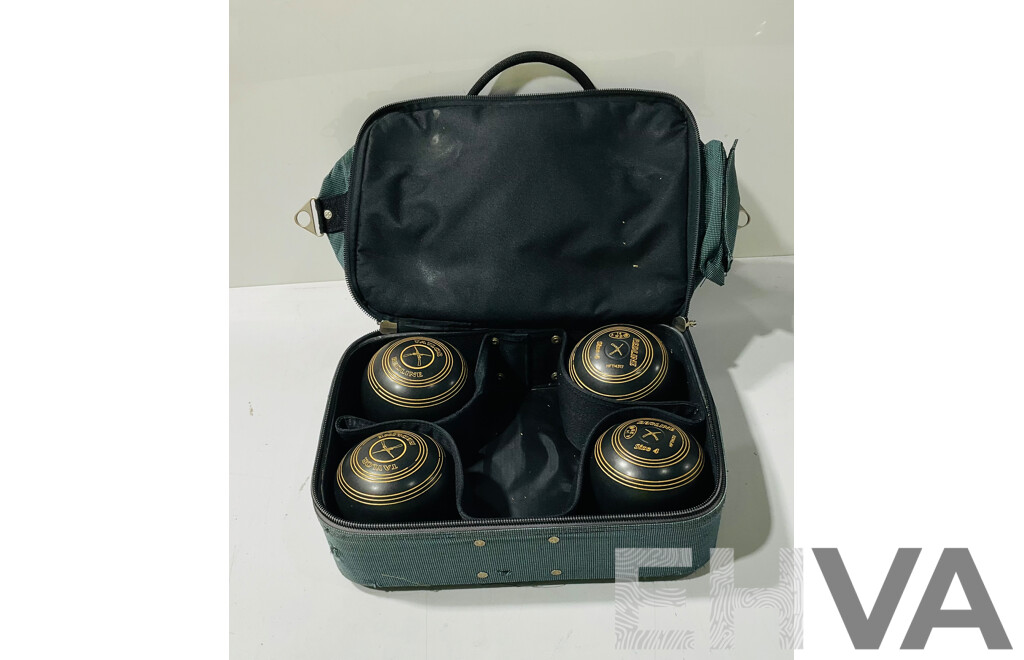 ELuggage Bag with 4 Lawn Bowls Balls