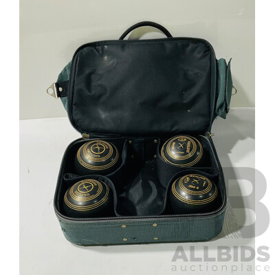 ELuggage Bag with 4 Lawn Bowls Balls