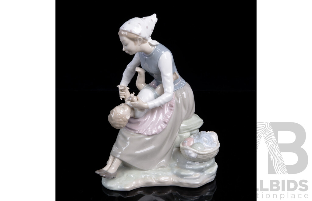 Hand Made & Decorated Spanish Nao Porcelain Figure of Mother with Baby