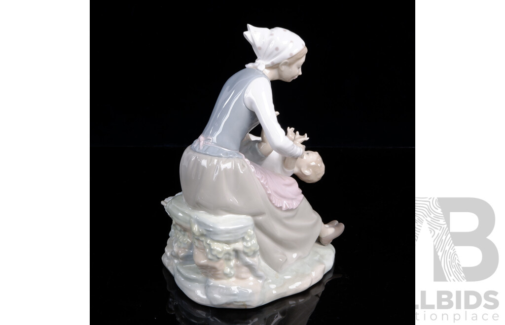 Hand Made & Decorated Spanish Nao Porcelain Figure of Mother with Baby