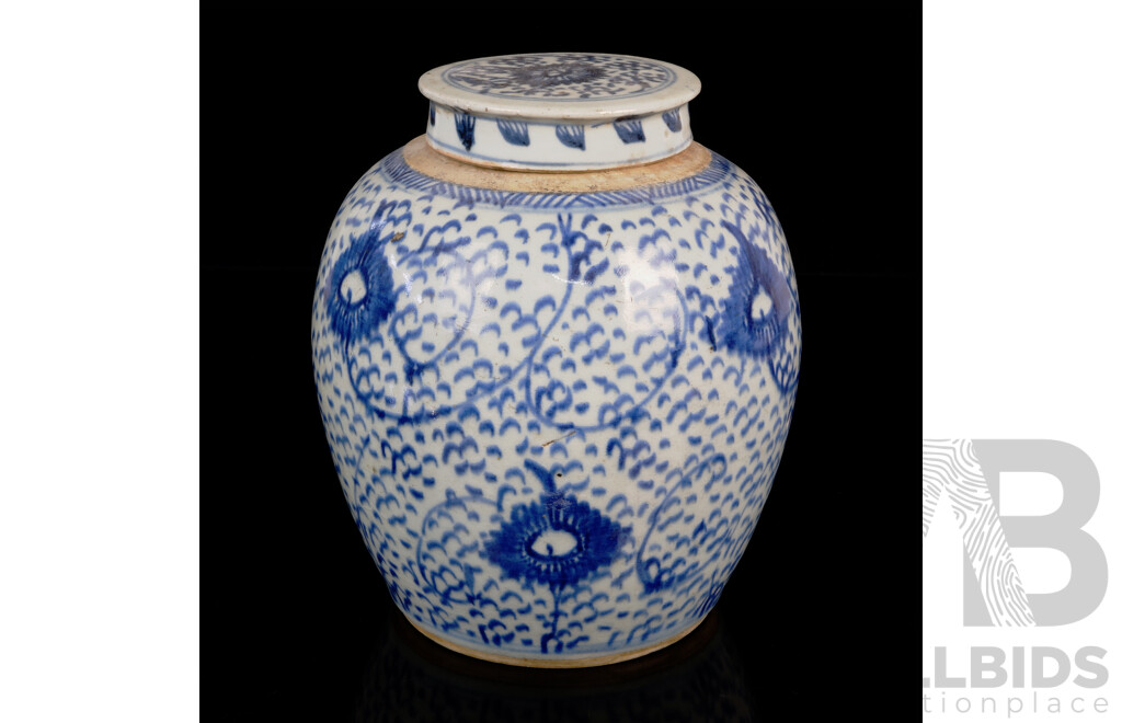 Antique Chinese Hand Painted Blue & White Lidded Porcelain Ginger Jar