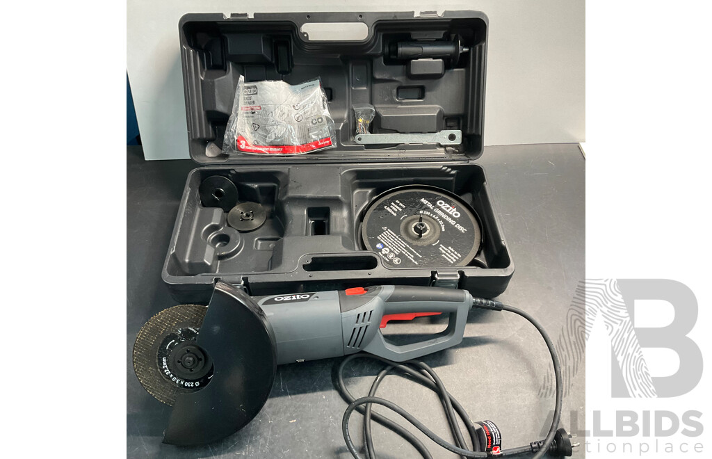 OZITO AGB-2200 Angle Grinder with Case