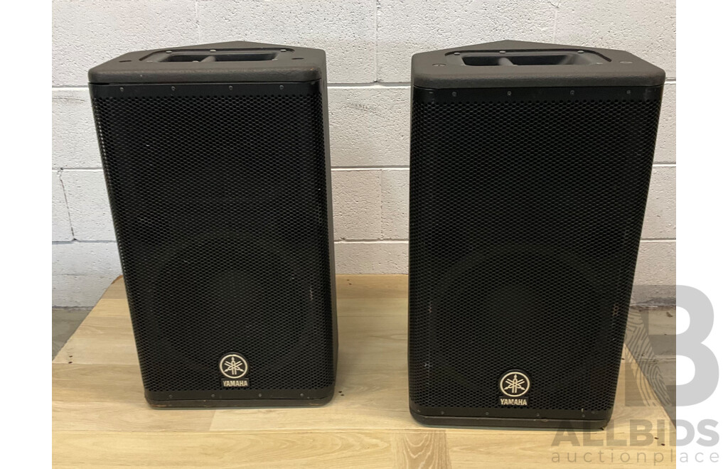 2x YAMAHA DSR112 Powered Speaker