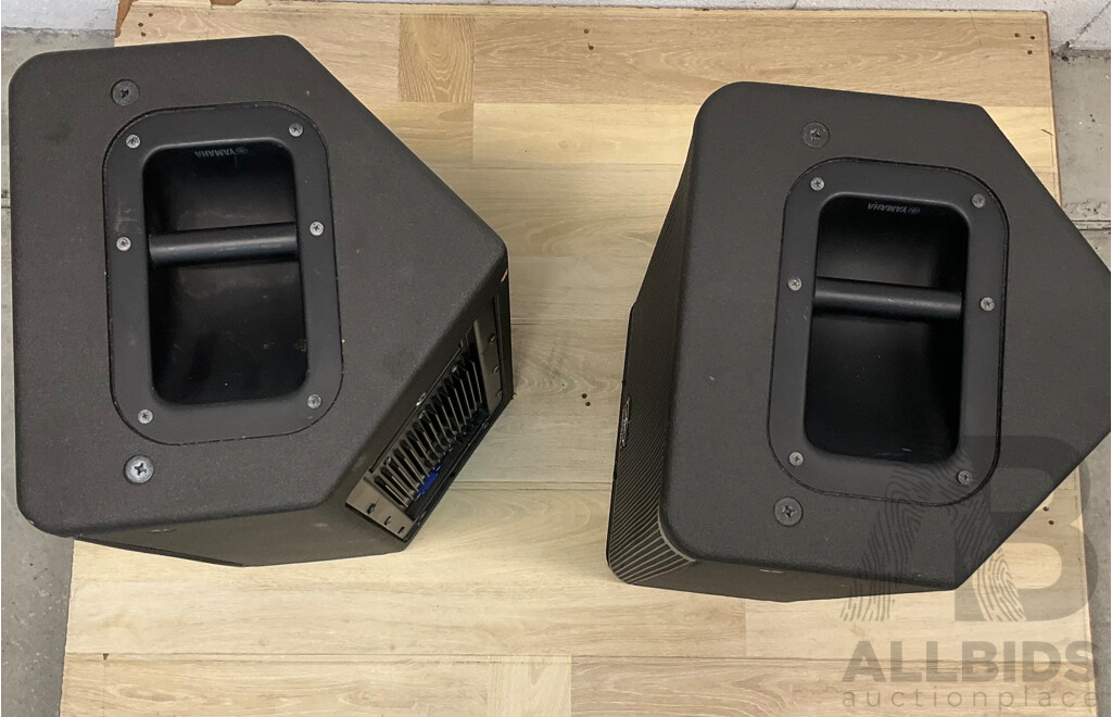 2x YAMAHA DSR112 Powered Speaker