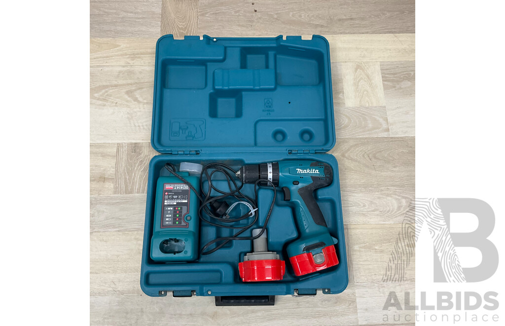 Makita 8281D Drill in Case