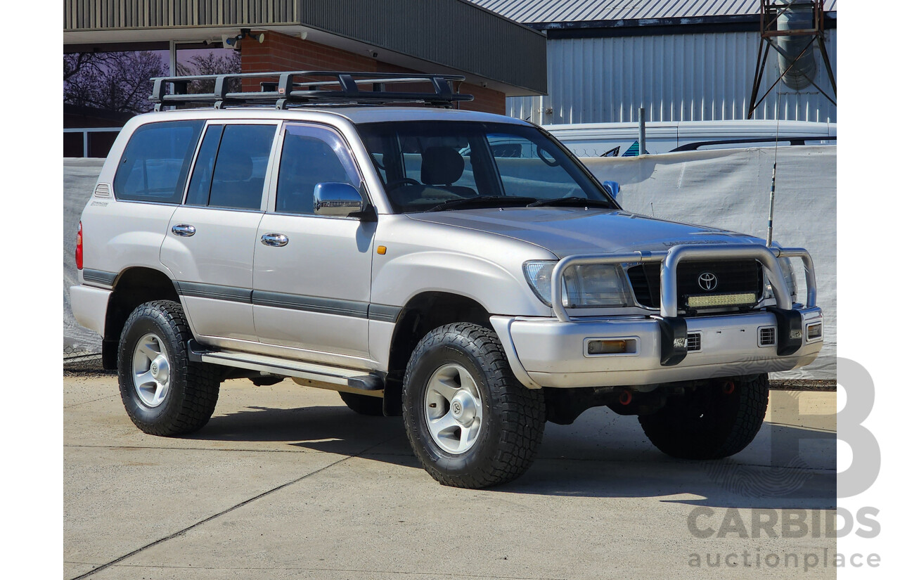 2/2000 Toyota Landcruiser GXL (4x4) FZJ105R 4d Wagon Silver Or Chrome 4.5L