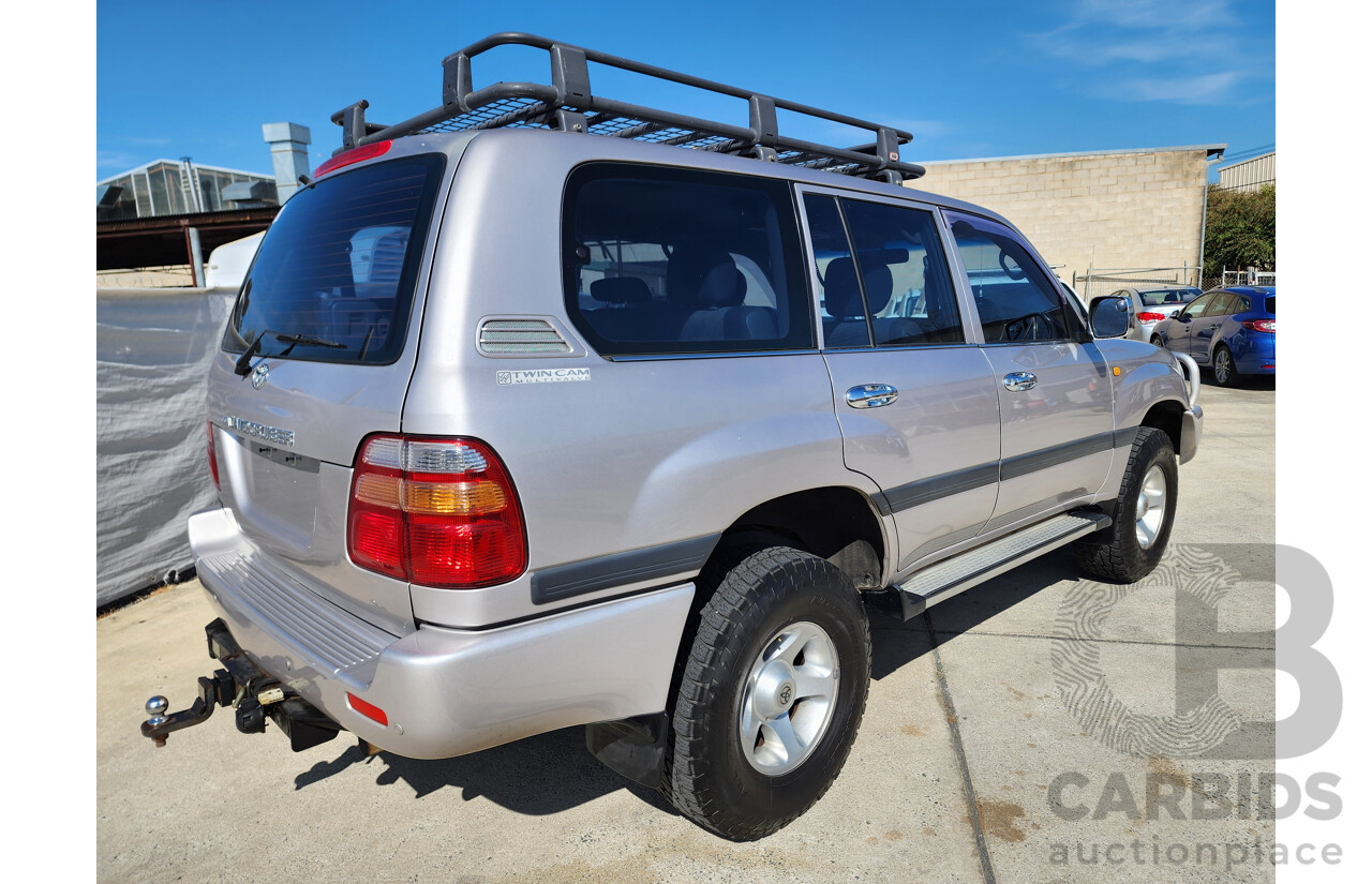 2/2000 Toyota Landcruiser GXL (4x4) FZJ105R 4d Wagon Silver Or Chrome 4.5L