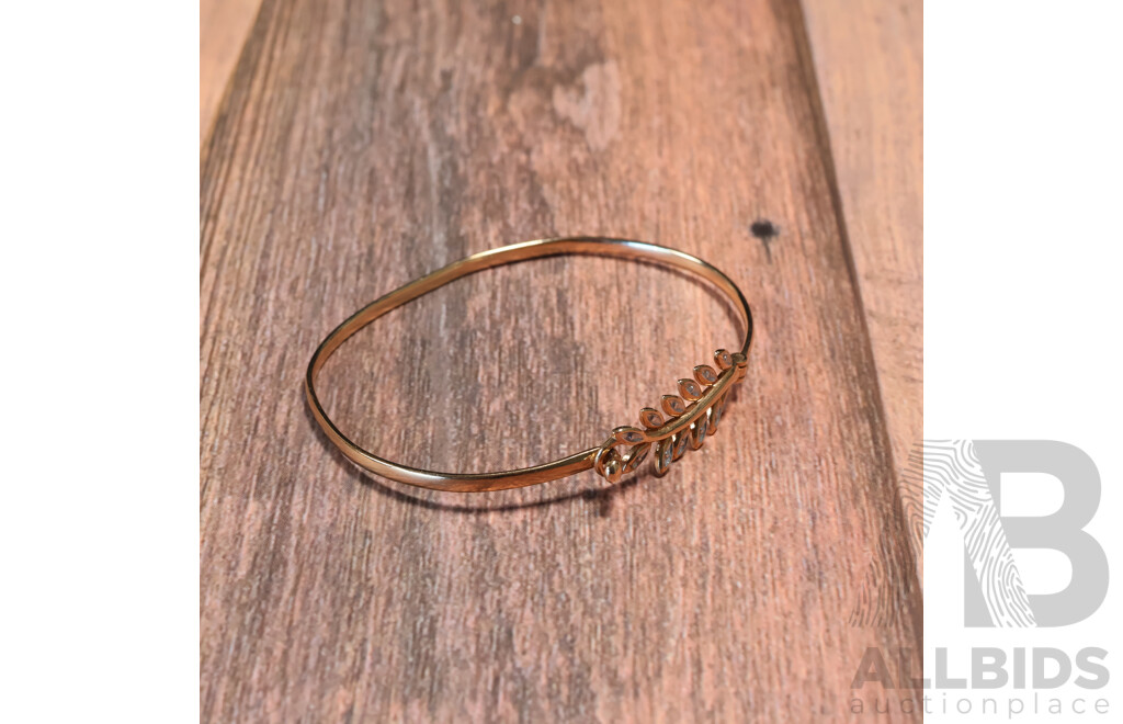 9ct Yellow Gold Fine Leaf Bangle with Hook Clasp, 60mm Diameter, 3.77 Grams