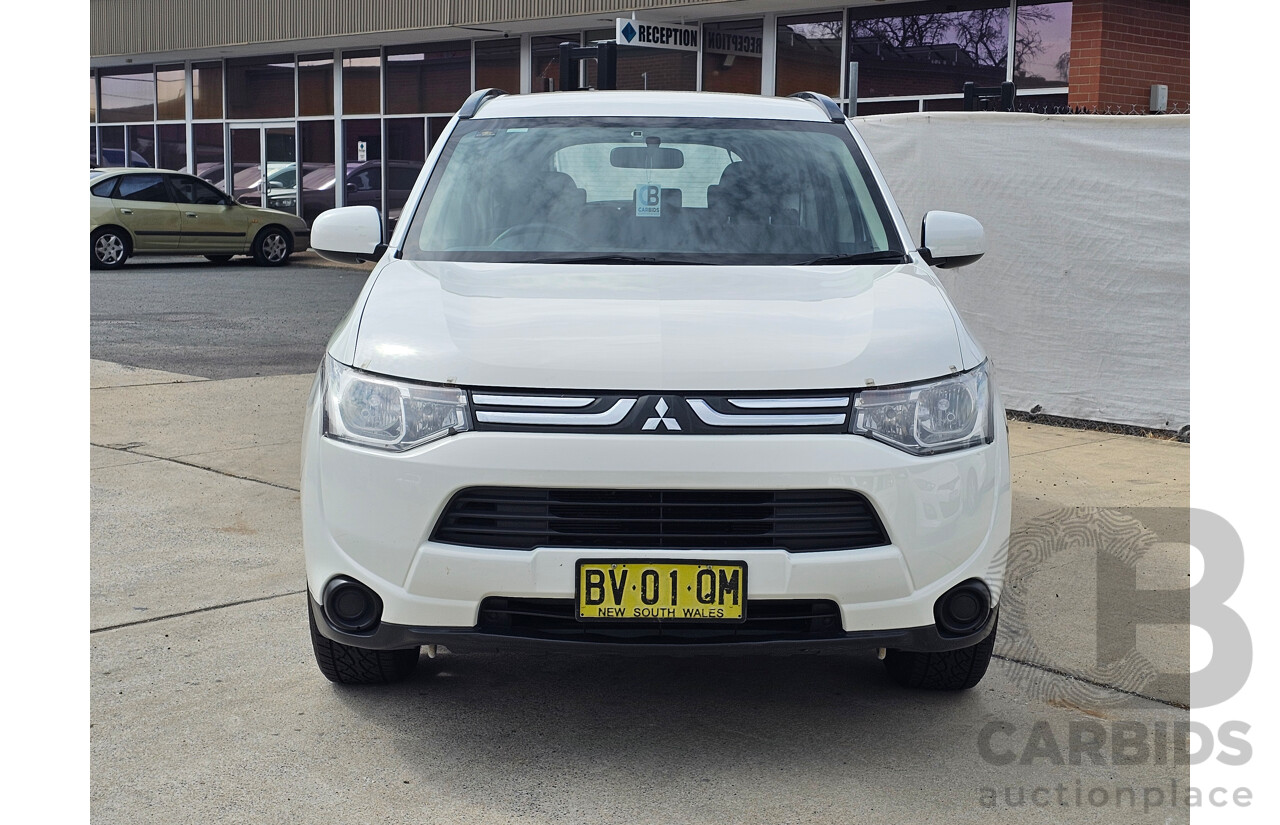 9/2013 Mitsubishi Outlander ES (4x2) ZJ 4d Wagon White 2.0L