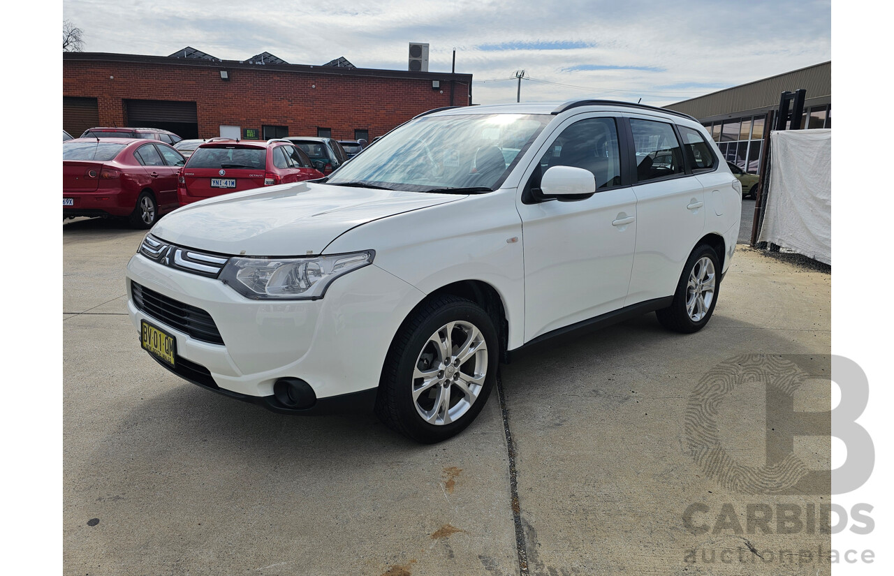 9/2013 Mitsubishi Outlander ES (4x2) ZJ 4d Wagon White 2.0L