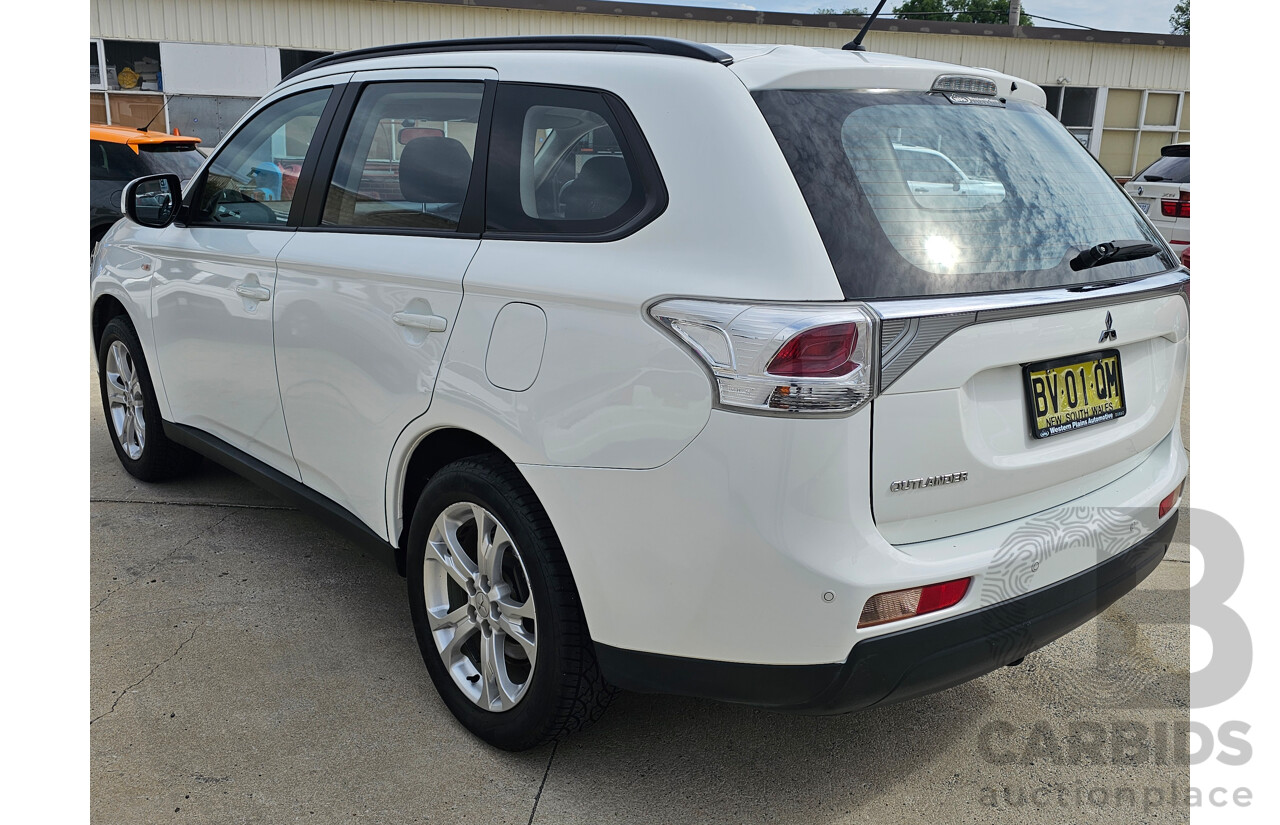 9/2013 Mitsubishi Outlander ES (4x2) ZJ 4d Wagon White 2.0L