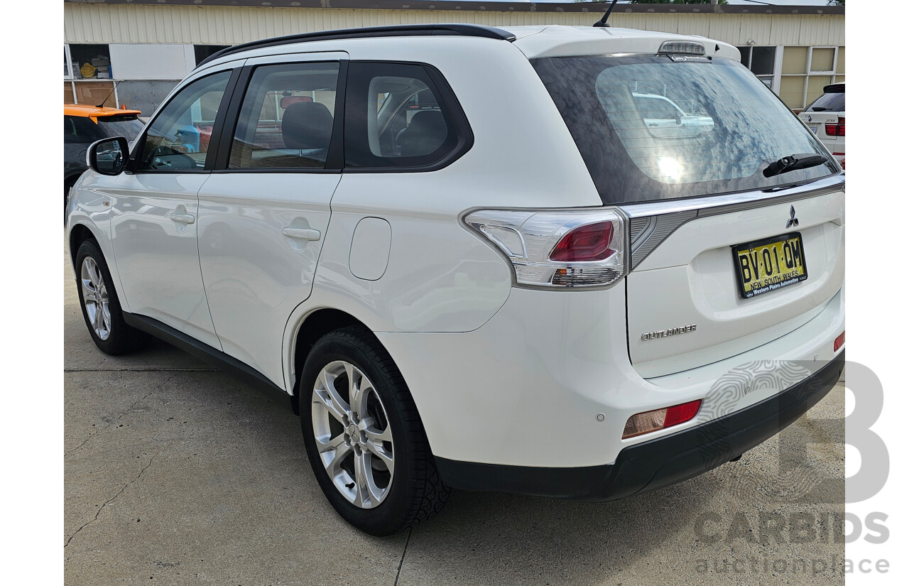 9/2013 Mitsubishi Outlander ES (4x2) ZJ 4d Wagon White 2.0L