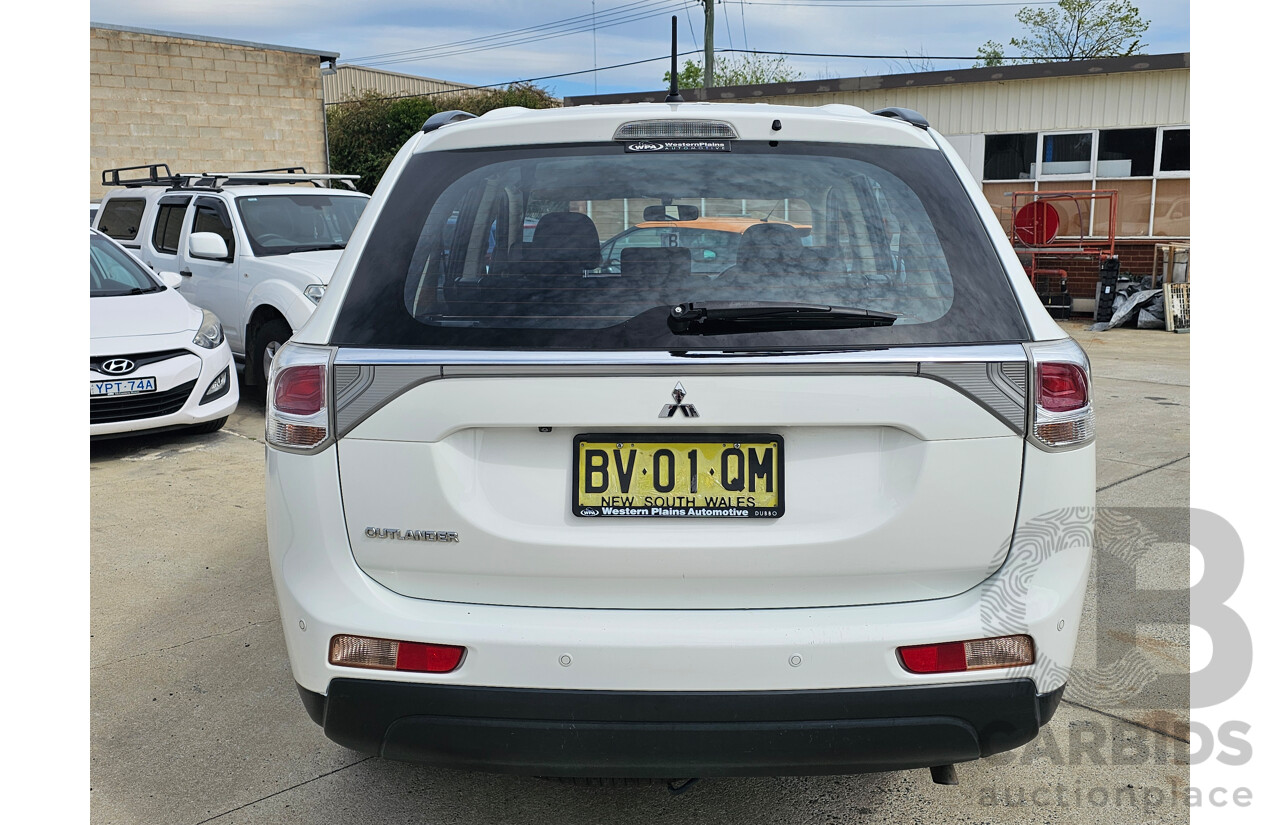 9/2013 Mitsubishi Outlander ES (4x2) ZJ 4d Wagon White 2.0L