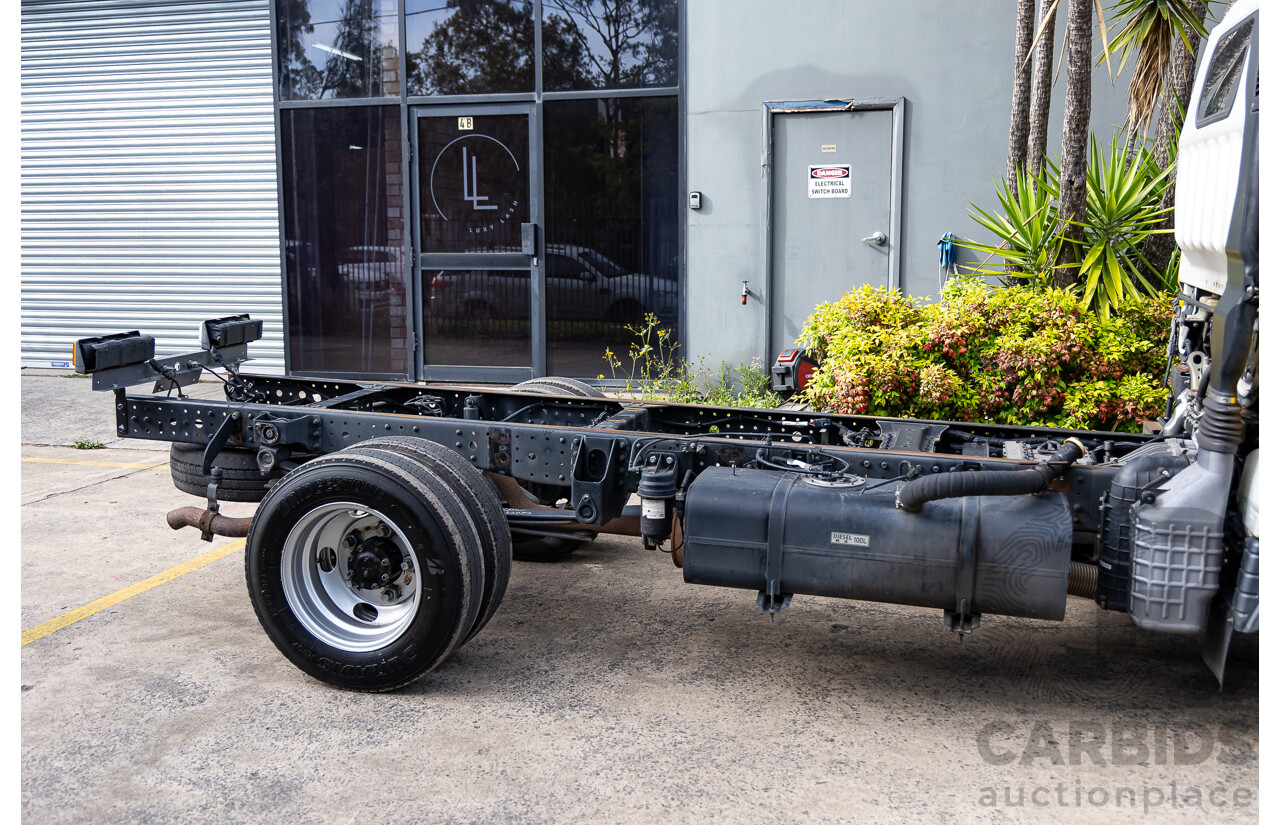 12/2015 Mitsubishi Canter L 7/800 4x2 Cab Chassis 2d Truck Turbo Diesel 3.0L