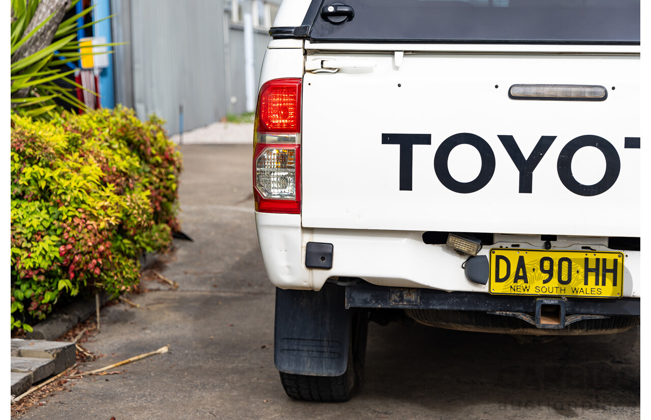 3/2007 Toyota Hilux SR KUN16R 06 Upgrade Dual Cab P/Up Glacier White Turbo Diesel 3.0L