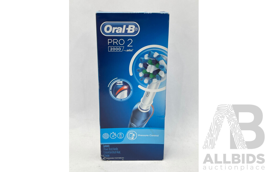 Oral B Pro 2000 Electric Toothbrush - Brand New