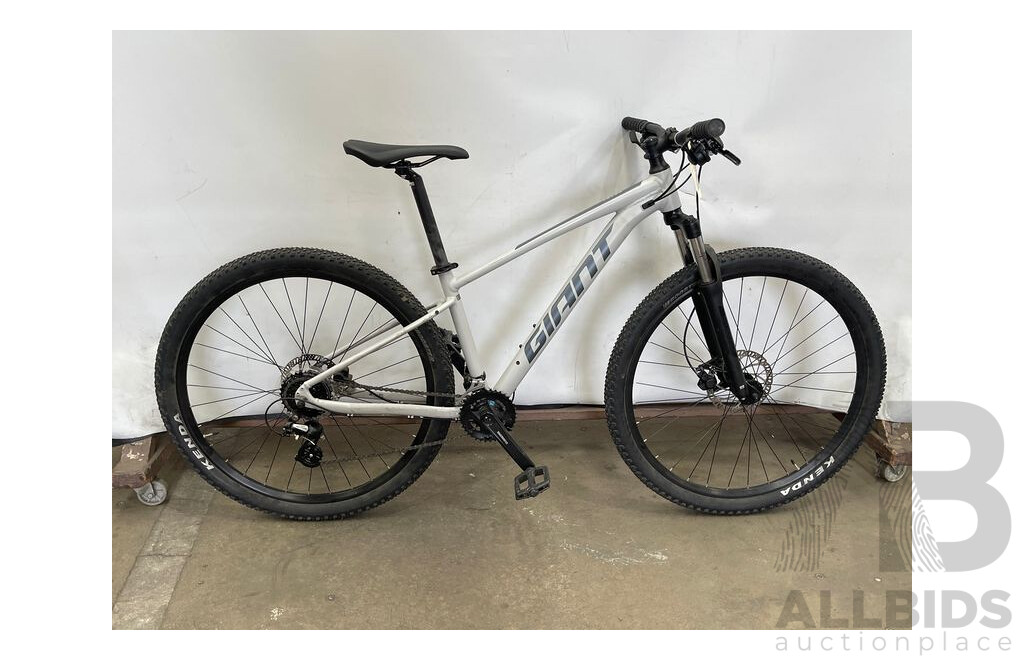 Giant Talon Men's Mountain Bike