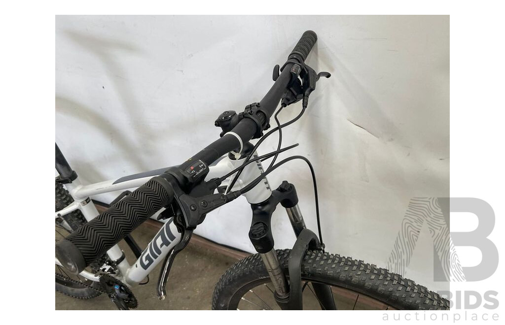 Giant Talon Men's Mountain Bike