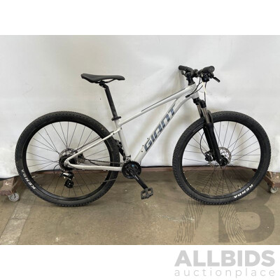 Giant Talon Men's Mountain Bike