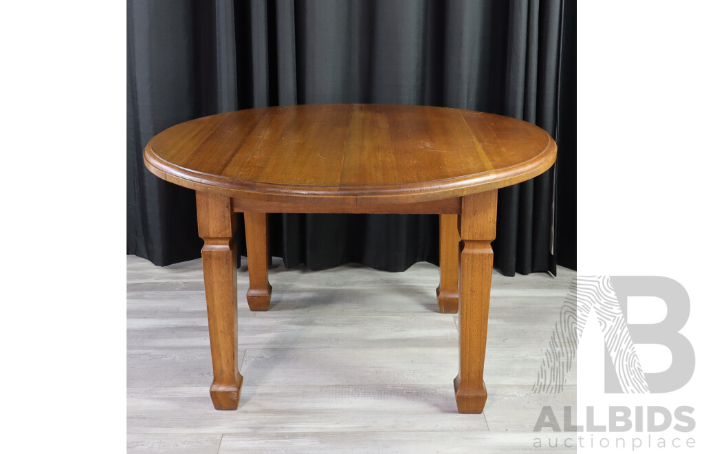 Round Art Deco Dining Table in Oak