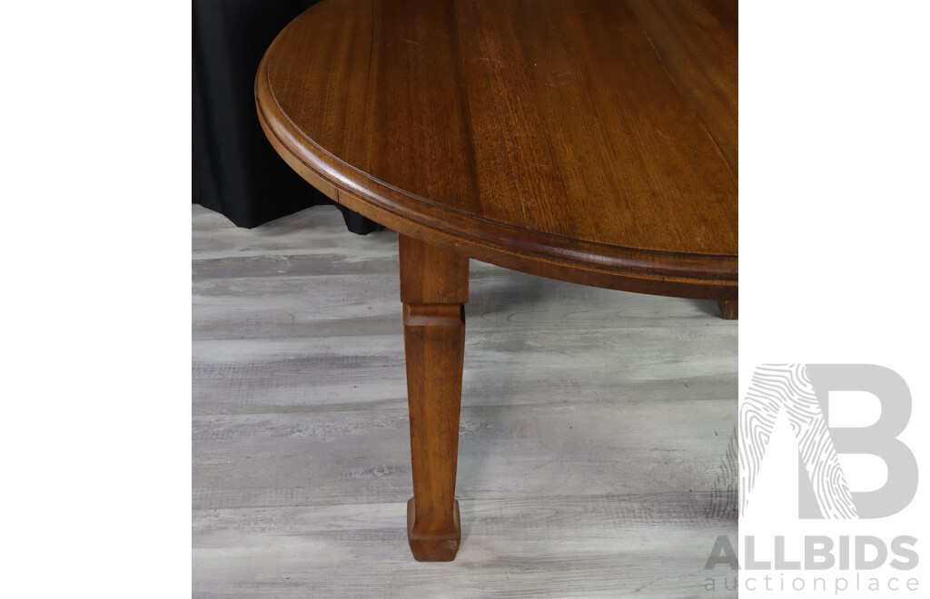 Round Art Deco Dining Table in Oak